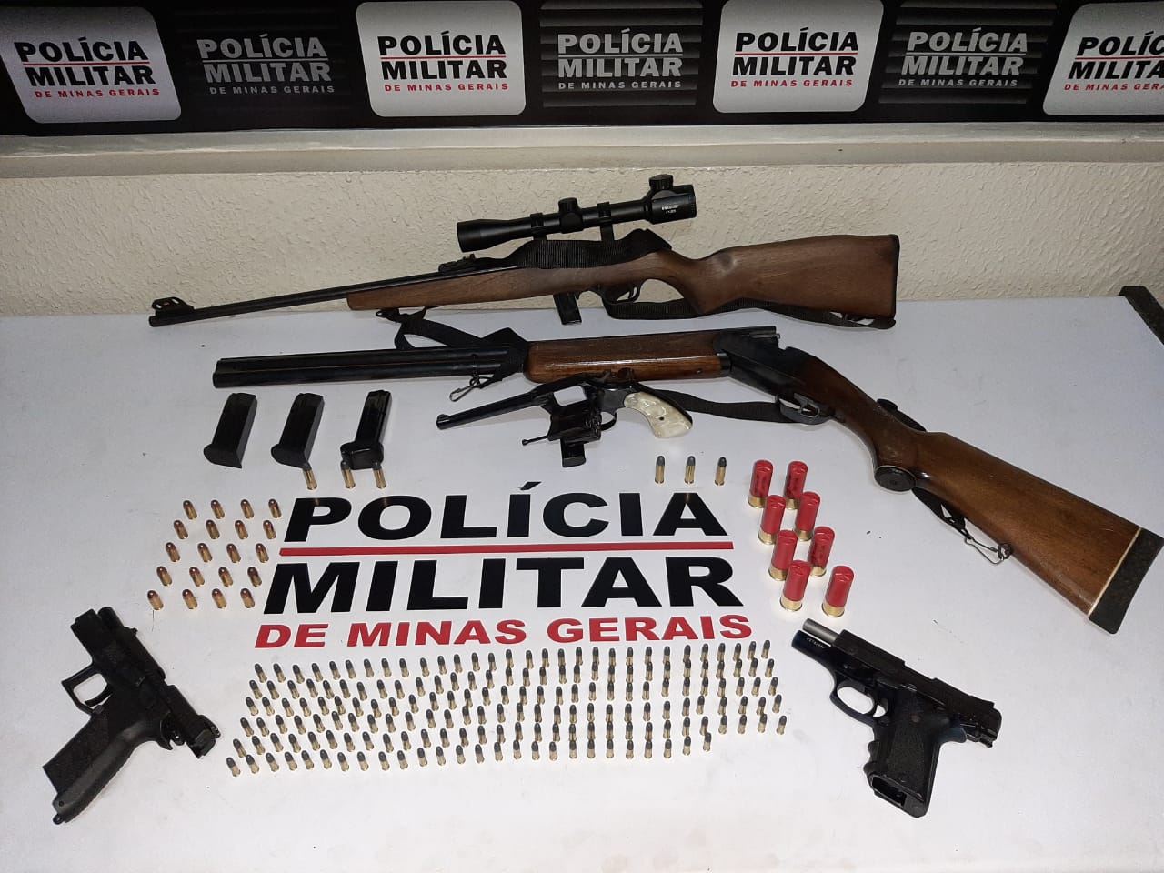 Homem é preso cinco armas de fogo e 210 munições no Bairro Shopping