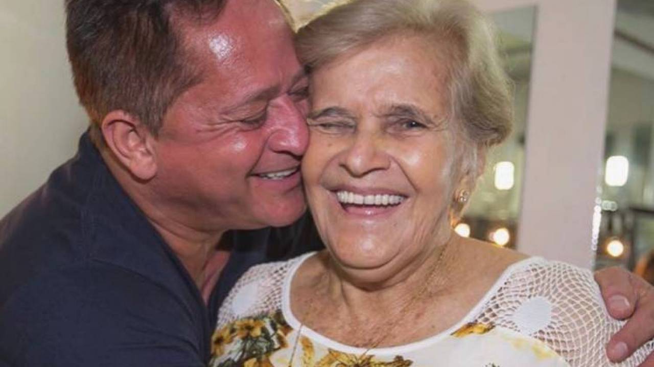 Leonardo mostra a mãe conhecendo a bisneta Maria Alice momento único