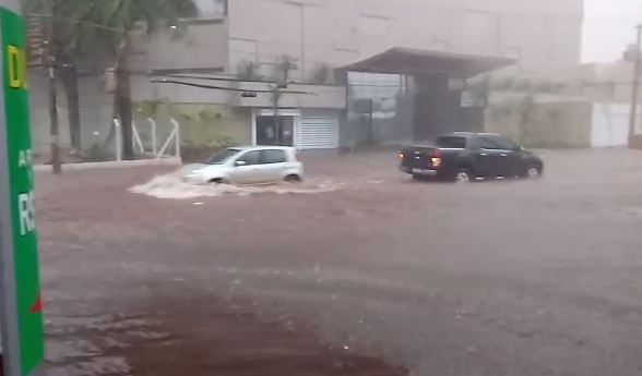 Temporal e rajadas de ventos deixam danos em Patos de Minas - V9 TV ...